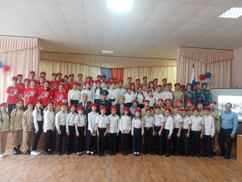 Торжественная церемония вступления школьников в ряды ВДВПОД «Юнармия».